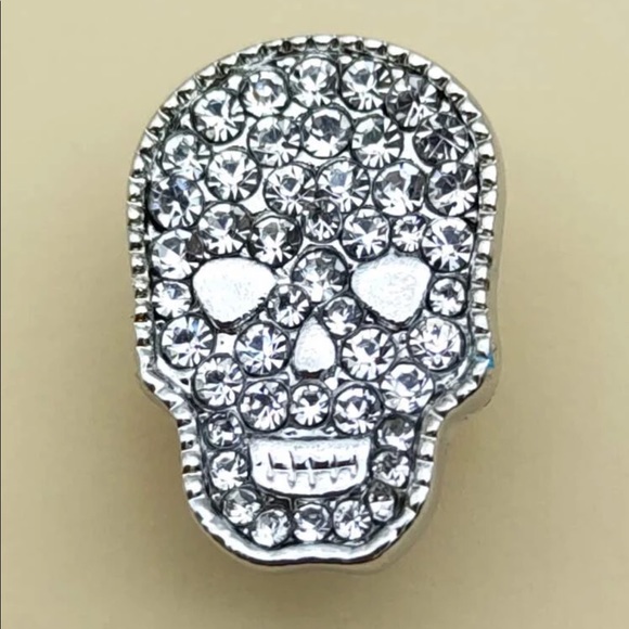 Rhinestone Skull Brooch - Picture 3 of 4